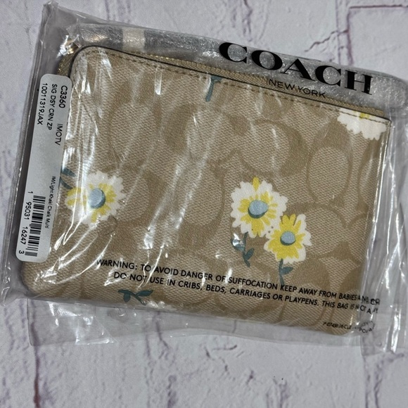 Coach Corner Zip Wristlet In Signature Canvas With Daisy Limited Edition nwt - Picture 2 of 7